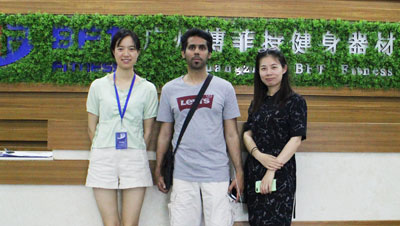 卡塔尔客户来中国采购羞羞视频网页在线观看健身房器材 